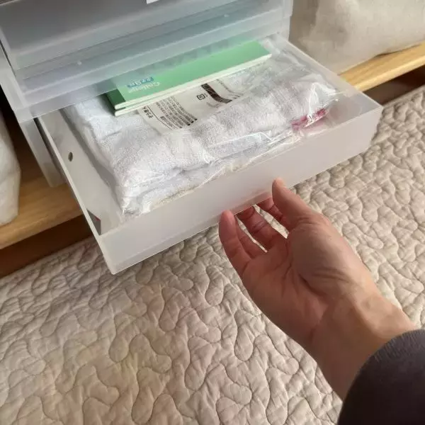 「クッションゴムを貼るだけで？　暮らしの６つの悩みに「助かった」「地味に最強」」の画像