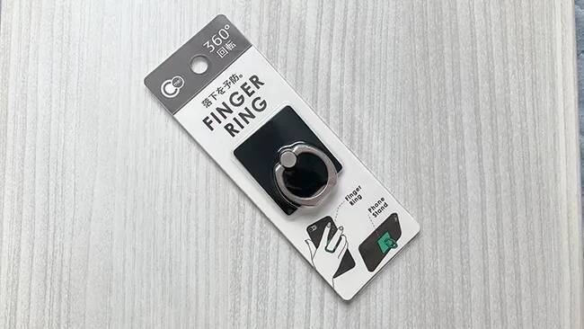 100均で見つけたスマホリングで家のドアを自由自在に固定　暮らしが一変する裏技