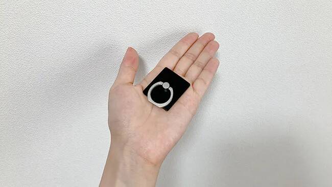 100均で見つけたスマホリングで家のドアを自由自在に固定　暮らしが一変する裏技