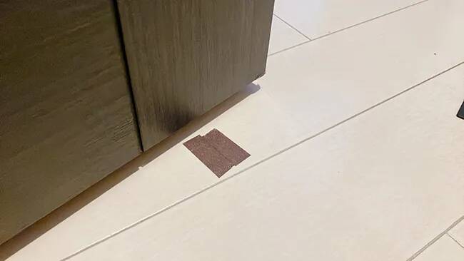 100均で見つけたスマホリングで家のドアを自由自在に固定　暮らしが一変する裏技