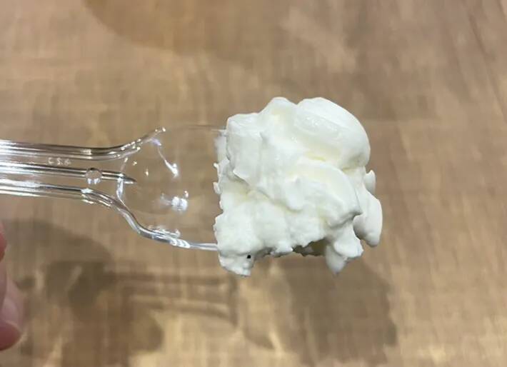 シュークリームの中身は『生クリーム』ではなく？　レモンが香る味に「食べやすい」「驚いた」