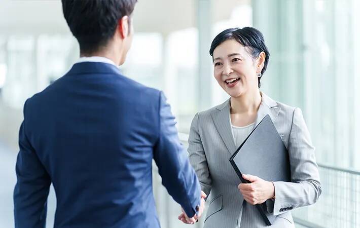 『お疲れさま』って英語でなんと言う？　使いこなせたら『しごでき』な言葉