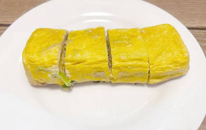 卵と一緒に焼いたのは？　新感覚の玉子焼きレシピに「いつものと違う」「弁当にぴったり」