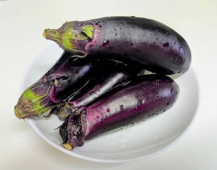 ナス嫌いの子供がパリパリ完食！　1mm幅で揚げる簡単レシピに感動【夏野菜レシピ4選】