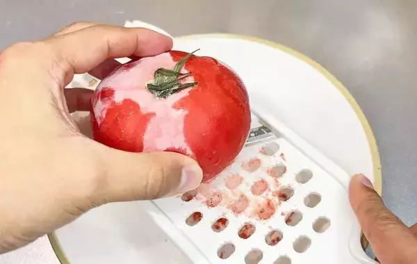 「トマトを丸ごと『カチカチに凍らせる』と…？　そうめんが激変する裏技に「かき氷みたいで最高」」の画像