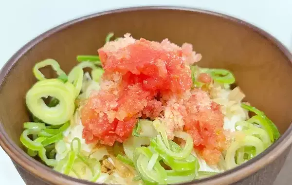 「トマトを丸ごと『カチカチに凍らせる』と…？　そうめんが激変する裏技に「かき氷みたいで最高」」の画像