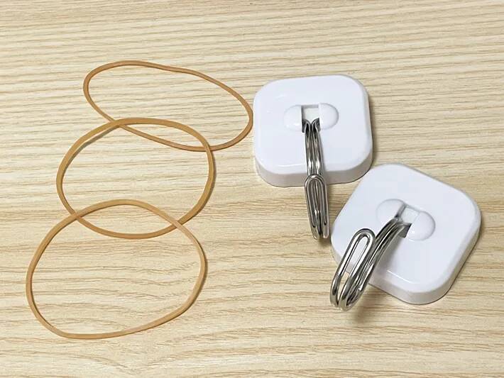 ダイソーの『マグネットフック』に輪ゴムを足すと？　キッチンが快適になった！