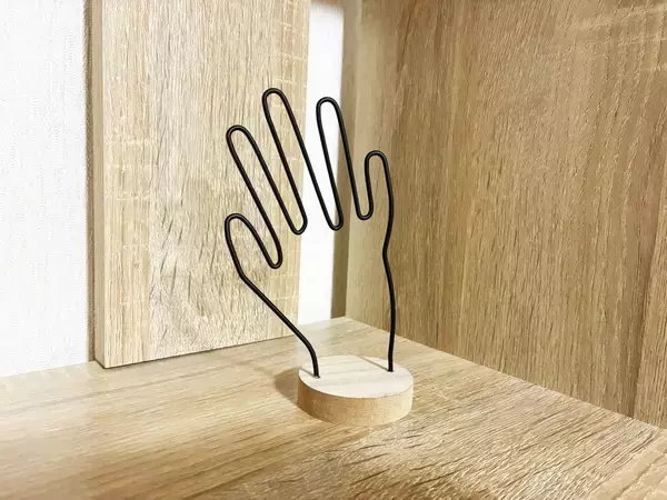 ただの置物と思ったら大間違い！　ダイソーの『手のオブジェ』が“見せる収納”の救世主に