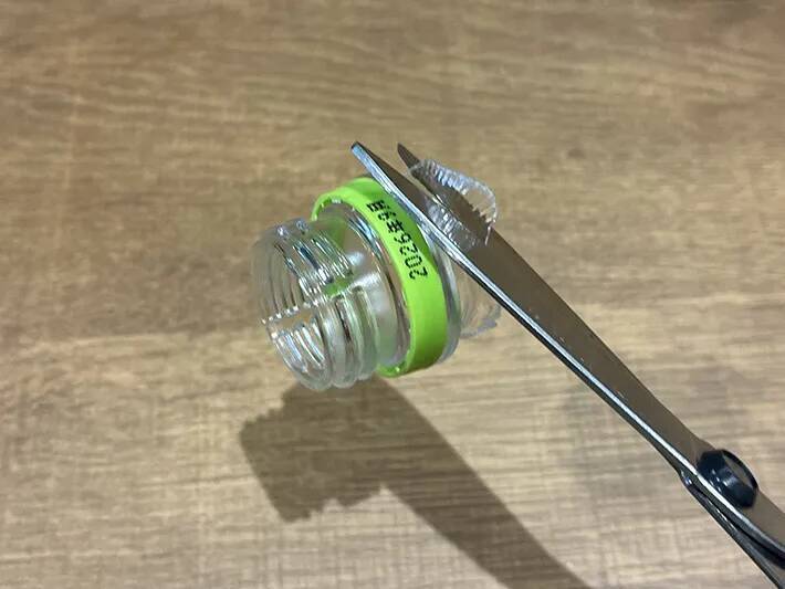 飲み終えたペットボトルの先を切って…　1分で作れる『小物ケース』が便利だった【活用法3選】