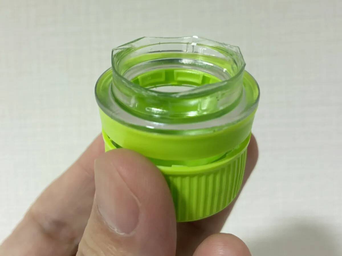 飲み終えたペットボトルの先を切って…　1分で作れる『小物ケース』が便利だった【活用法3選】