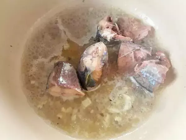 サバ缶とブロッコリーを蒸すと…？　できた一品に「子供がパクパク」「本格的」【缶詰レシピ】