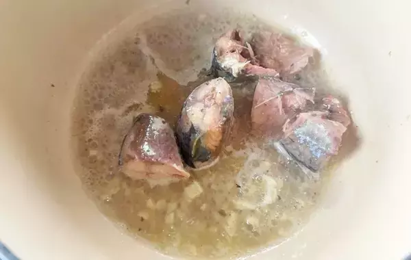 「サバ缶とブロッコリーを蒸すと…？　できた一品に「子供がパクパク」「本格的」【缶詰レシピ】」の画像