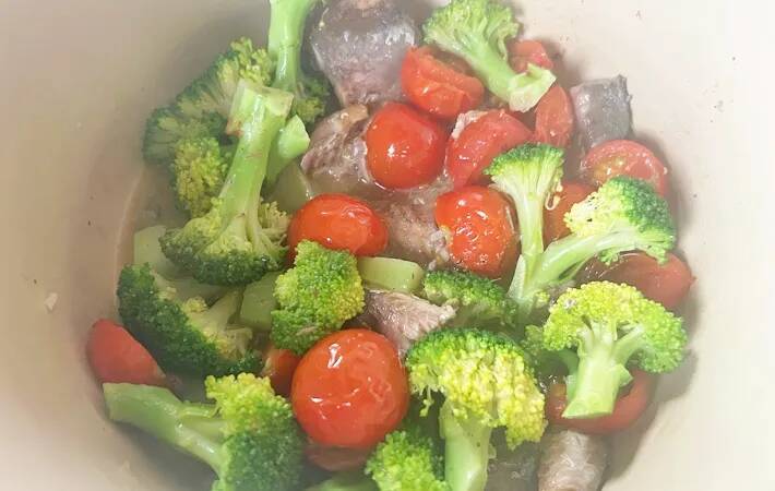 サバ缶とブロッコリーを蒸すと…？　できた一品に「子供がパクパク」「本格的」【缶詰レシピ】