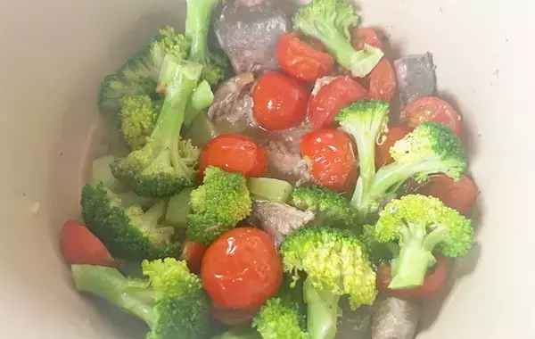 「サバ缶とブロッコリーを蒸すと…？　できた一品に「子供がパクパク」「本格的」【缶詰レシピ】」の画像