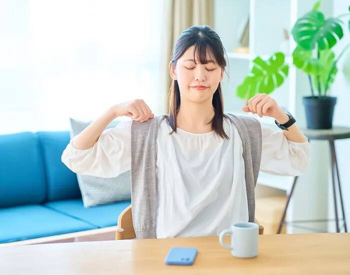 エレベーターで他人と2人きり　とっさの視線で診断する『人付き合いの癖』診断