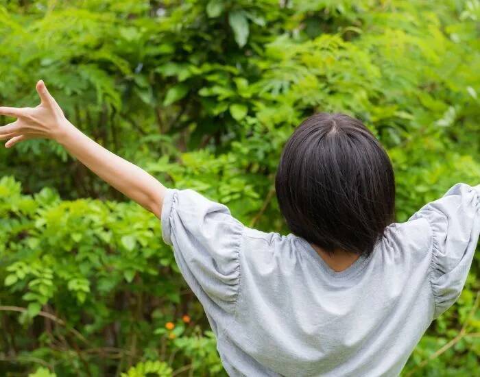 エレベーターで他人と2人きり　とっさの視線で診断する『人付き合いの癖』診断