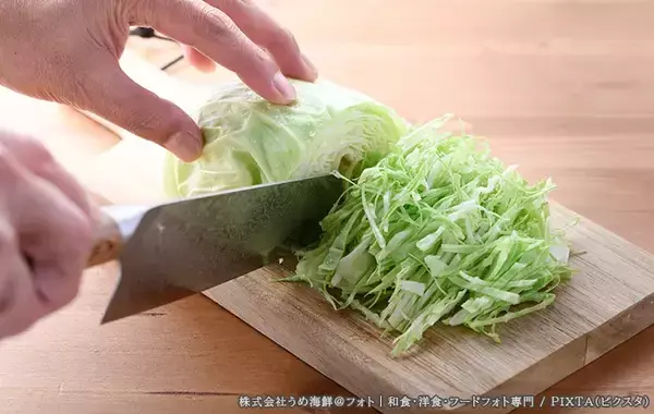 「切った野菜を寄せる時、使うのは刃？反対側？　貝印に聞いた「正解」は…【注意点6選】」の画像