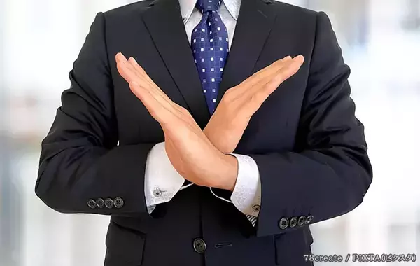 「台風で隣の家の物が飛んできて愛車に傷…修理代は請求できる？　弁護士の回答は」の画像