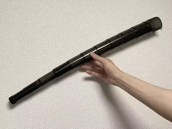 「ダイソーにあった『びよーんと伸びる筒』の正体は？　実は雨の日に大活躍するアイテムで…」の画像