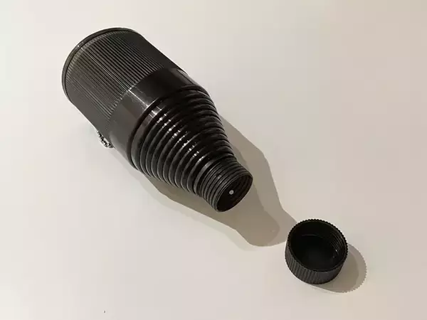 「ダイソーにあった『びよーんと伸びる筒』の正体は？　実は雨の日に大活躍するアイテムで…」の画像