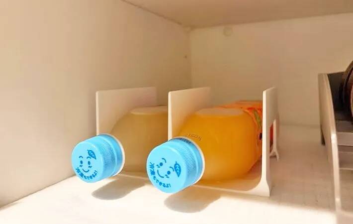 110円の『ペットボトルラック』が優秀！　4つ活用法を試したら「もう1個ほしい」【DAISO】