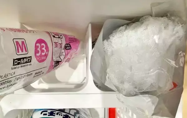 「110円の『ペットボトルラック』が優秀！　4つ活用法を試したら「もう1個ほしい」【DAISO】」の画像
