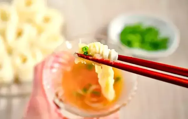 「めんつゆ、まだ水で割ってる？　管理栄養士のアイデアに「最高の味変」「夏ずっとやる」」の画像