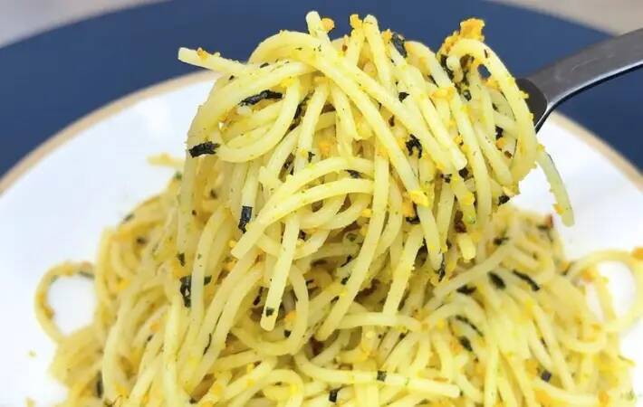 パスタに『大さじ2杯』混ぜるだけ！　ほんのり甘じょっぱくて「想像以上においしい」