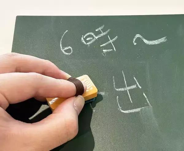 「ダイソーで見つけた『黒板』　インテリアではなく…「何これ！」「普通に使える」」の画像