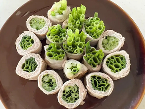 小ネギに巻いたら「これウマい！」野菜嫌いな夫も喜ぶ『15分料理』