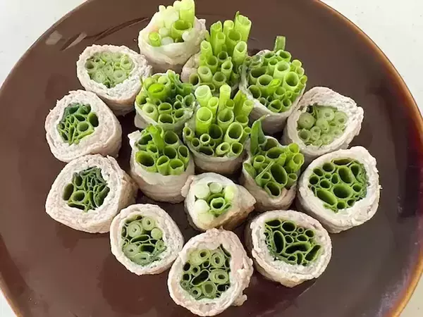 小ネギに巻いたら「これウマい！」野菜嫌いな夫も喜ぶ『15分料理』
