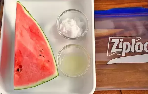 「かき氷機いらず！　スイカとジッパー袋で作る『簡単シャーベット』【管理栄養士のレシピ】」の画像