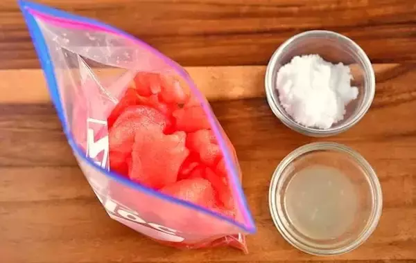 「かき氷機いらず！　スイカとジッパー袋で作る『簡単シャーベット』【管理栄養士のレシピ】」の画像