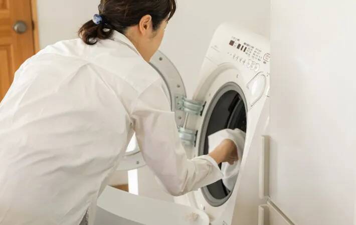枕カバーと便座を覆うカバー、一緒に洗濯すると汚い？　洗濯のプロの「気になる回答」は…