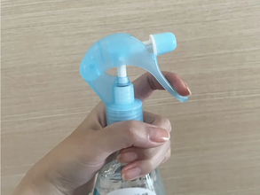 朝の寝ぐせ、水だけで直してない？　美容師が教える『自作スプレー』の作り方