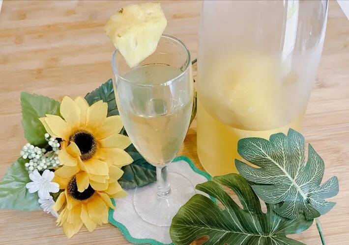 パイナップルの『芯』の思わぬ活用法　リンゴジュースで煮るだけで「本格トロピカル」「夏にぴったり！」