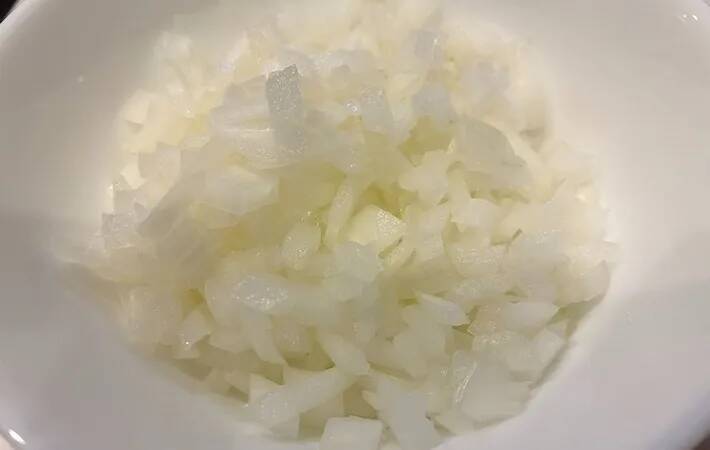 ハンバーグに『大さじ1杯』入れてみて！　ふわっと柔らかくなって「冷めても固くない」