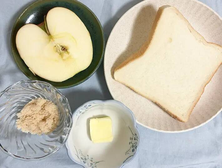 薄切りリンゴを『ミルフィーユ状』に重ねて　食パンにのせて焼いたら「旨味がじゅわっと広がる」