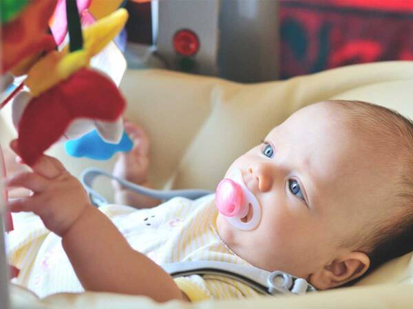 おもちゃで遊ぶ 赤ちゃん の動画だと思ったら 最後で大笑いした 21年12月31日 エキサイトニュース おもちゃで遊ぶ 赤ちゃん の動画だと思ったら 最後で大笑いした 21年12月31日 エキサイトニュース