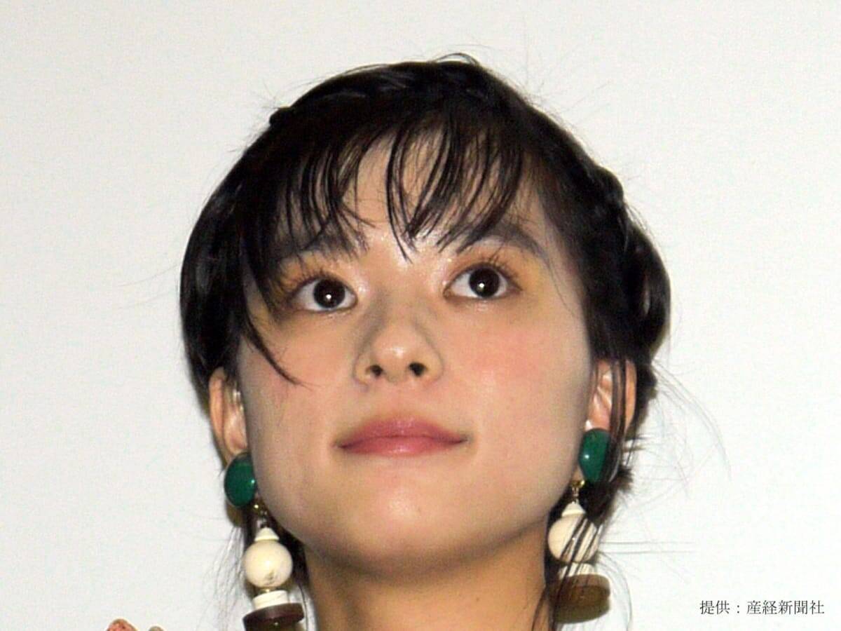 芳根京子がインスタに 美人すぎる横顔ショット を披露 メイクにも 真似したい と注目が 年2月日 エキサイトニュース