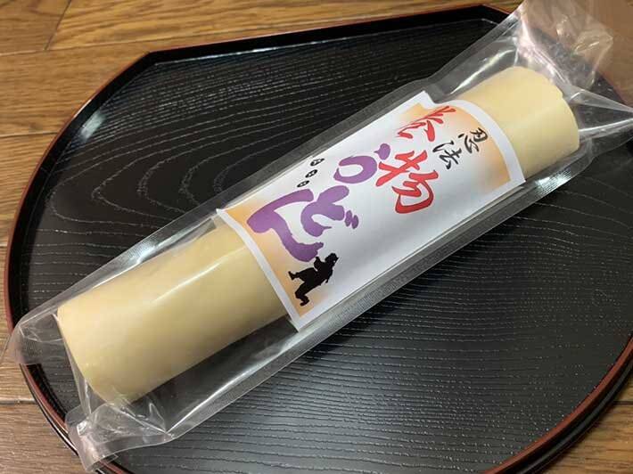 「この陳列棚だけおかしい」 うどん商品が並ぶ中、突然の巻物登場 (2020年3月16日) エキサイトニュース