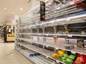 買い占め続くイタリアで、唯一売れ残った商品に「さすが」「不覚にも笑った」