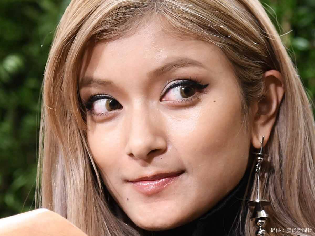 ローラ 自宅で家庭菜園をスタート おしゃれすぎる作業着 取り組みに称賛の声 年5月21日 エキサイトニュース