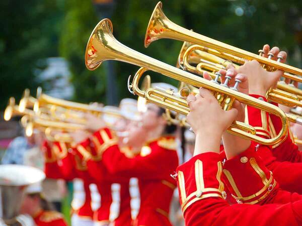 オレンジの悪魔 京都橘高校吹奏楽部がアナハイムディズニーランドに出演 年7月14日 エキサイトニュース