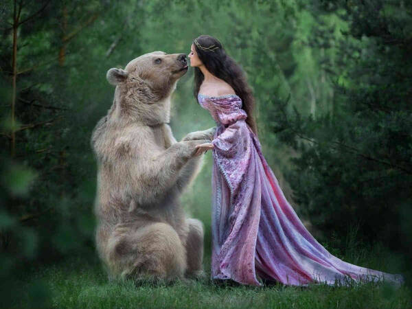 人間に育てられたクマ 一緒に写真を撮ったらディズニー映画のようになった 年10月21日 エキサイトニュース