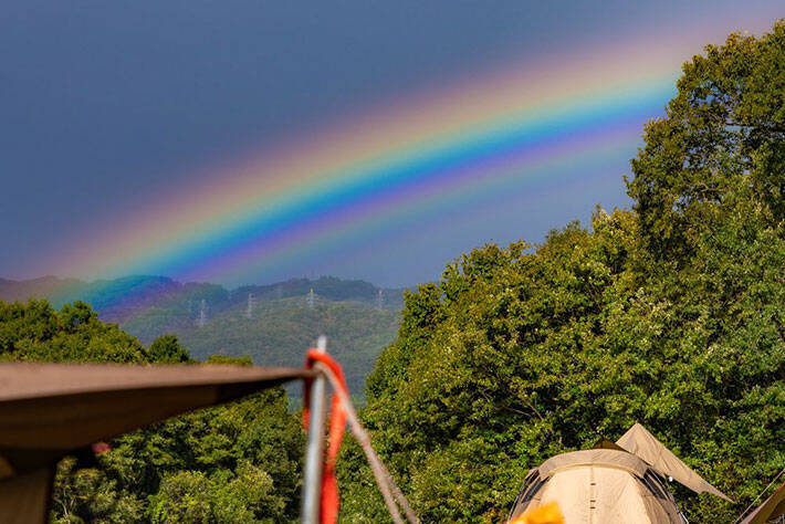 こんなの見たことない キャンプ場で出会った珍しい虹に興奮の声 年10月24日 エキサイトニュース