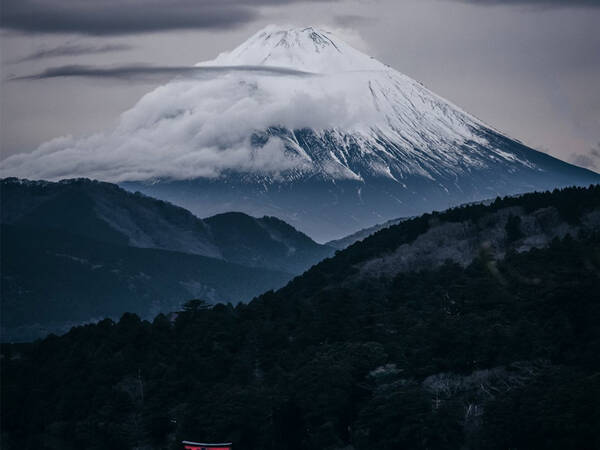 国内外から反響 まるで水墨画のような富士山と芦ノ湖を収めた２枚の写真が美しい 21年2月14日 エキサイトニュース