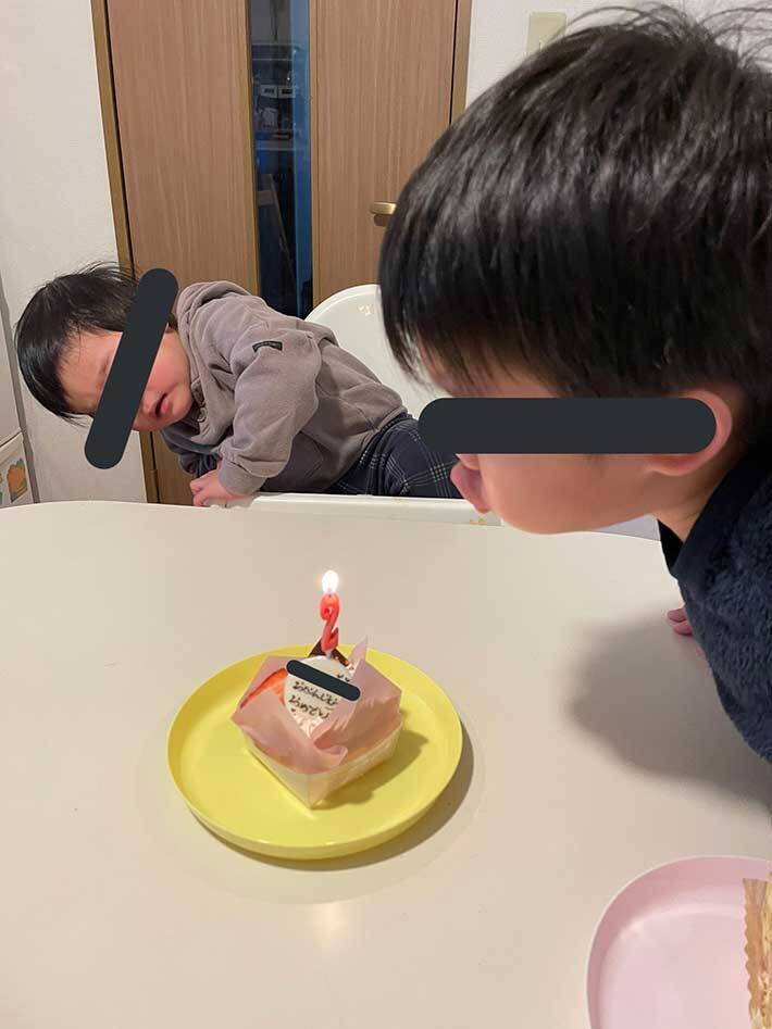 誕生日ケーキを見た子供を撮影した １枚 が まるでコント 21年3月2日 エキサイトニュース