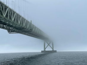 「すごいことになってる」　濃霧の中、明石海峡大橋を撮影すると？