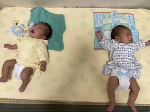双子の 動き にご注目 回転と平行移動する赤ちゃんが話題に 21年5月2日 エキサイトニュース